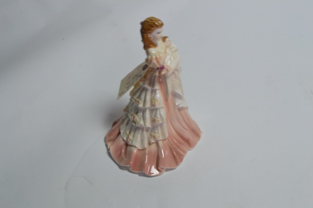 Discover our elegant collection of Royal Worcester 'Mother and Child' figurines. Browse now and add a touch of beauty to your home. Shop today!