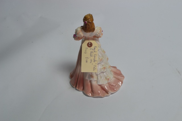 Discover our elegant collection of Royal Worcester 'Mother and Child' figurines. Browse now and add a touch of beauty to your home. Shop today!