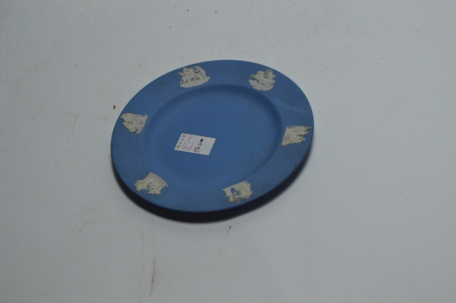 Discover our selection of exquisite Wedgewood plates. Explore detailed specifications, enjoy special offers, and bring elegance to your dining. Buy now!