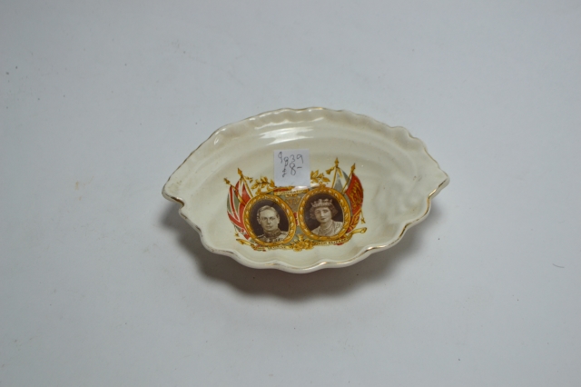 Explore our collection of small commemorative dishes featuring George VI. High-quality, authentic pieces. Order yours today for a piece of history in your home.