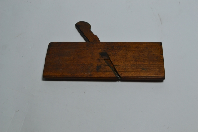 Explore premium quality edging planes at unbeatable prices. Unleash your woodworking skills with our high-precision tools. Order now and enhance your craft!