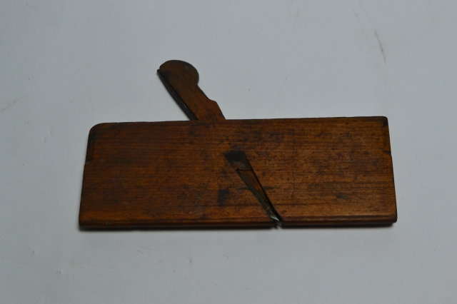 Explore premium quality edging planes at unbeatable prices. Unleash your woodworking skills with our high-precision tools. Order now and enhance your craft!