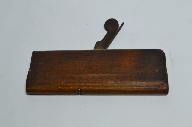 Experience superior control with our top-quality edging planes. Ideal for expert woodworkers. Superb design, high durability. Explore now and upgrade your tool kit today!