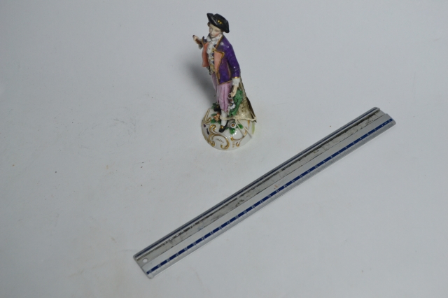 Explore our selection of Capo De Monte male figures. Uncover sublime craftsmanship in every 16cm piece. Act now, add richness to your collection today!