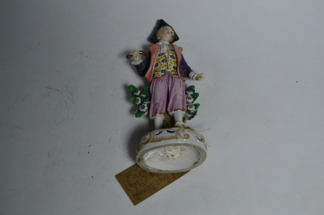 Explore our selection of Capo De Monte male figures. Uncover sublime craftsmanship in every 16cm piece. Act now, add richness to your collection today!