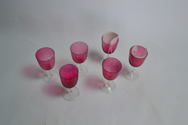 Discover our exclusive set of six handcrafted cranberry glasses! Elegant, durable and perfect for any occasion. Order yours now and upgrade your glassware collection.