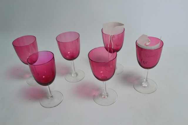 Discover our exclusive set of six handcrafted cranberry glasses! Elegant, durable and perfect for any occasion. Order yours now and upgrade your glassware collection.