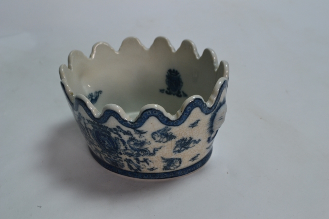 Discover our collection of small Chinese montieths. Perfect for your home's decor or a unique gift. Explore now and find the perfect fit for your style. Shop today!