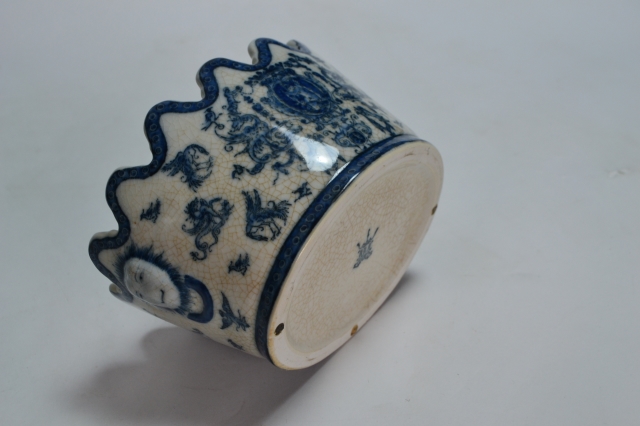 Discover our collection of small Chinese montieths. Perfect for your home's decor or a unique gift. Explore now and find the perfect fit for your style. Shop today!