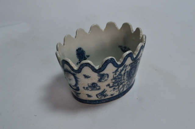 Discover our collection of small Chinese montieths. Perfect for your home's decor or a unique gift. Explore now and find the perfect fit for your style. Shop today!