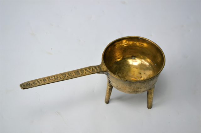 Discover Bayley & Steel's 17th-century style skillets. Exceptionally crafted for even heat distribution, our skillets are perfect for any dish. Shop the collection now.