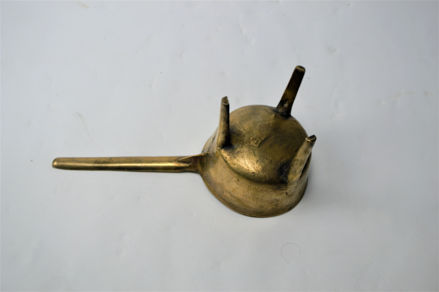 Discover Bayley & Steel's 17th-century style skillets. Exceptionally crafted for even heat distribution, our skillets are perfect for any dish. Shop the collection now.