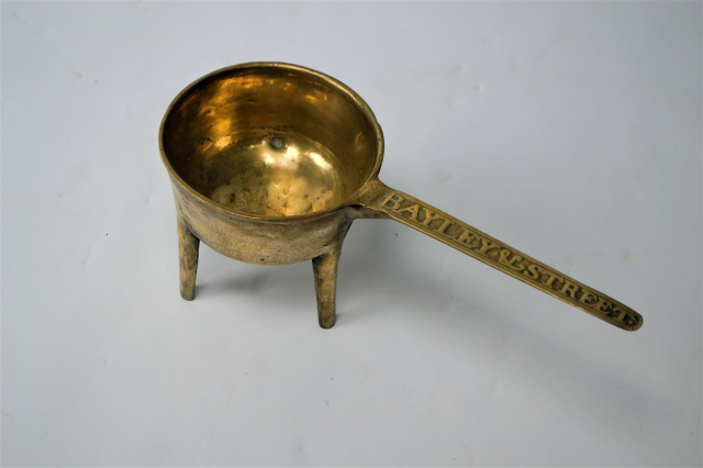 Discover Bayley & Steel's 17th-century style skillets. Exceptionally crafted for even heat distribution, our skillets are perfect for any dish. Shop the collection now.