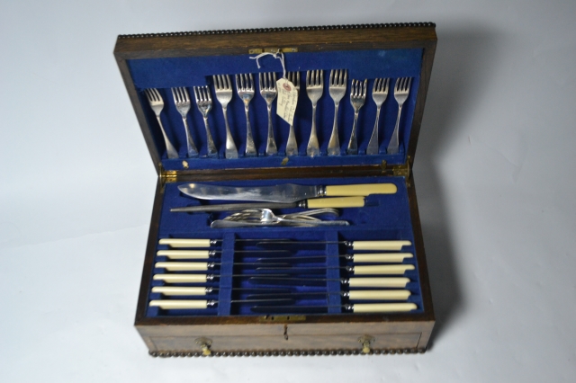 Discover our exquisite Edwardian oak canteen filled with 58 pieces of bone-handled stainless steel cutlery. Predominantly from George Wolstenholme & Son, Sheffield. Shop now!