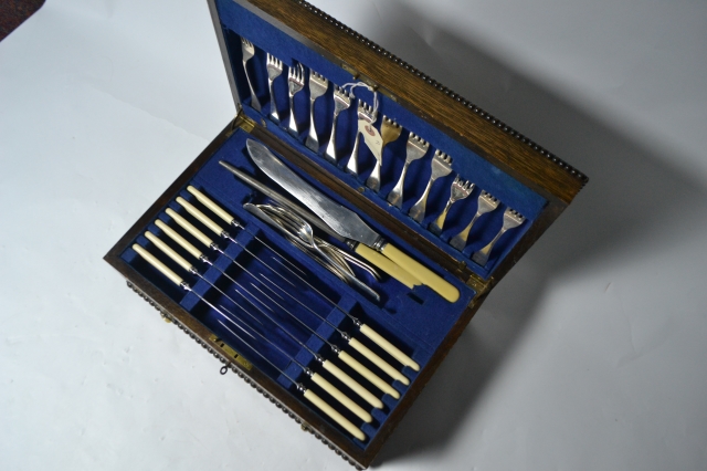 Discover our exquisite Edwardian oak canteen filled with 58 pieces of bone-handled stainless steel cutlery. Predominantly from George Wolstenholme & Son, Sheffield. Shop now!