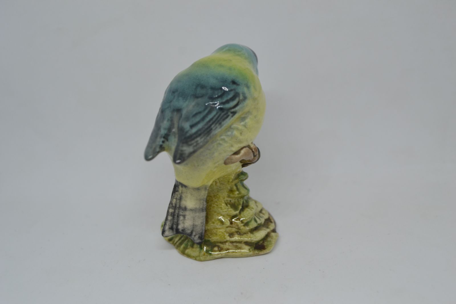 Discover the iconic Beswick England Blue Tit, No 992. Explore its unique charm in detail, measuring 6cm high. Order now for an authentic collector's delight!
