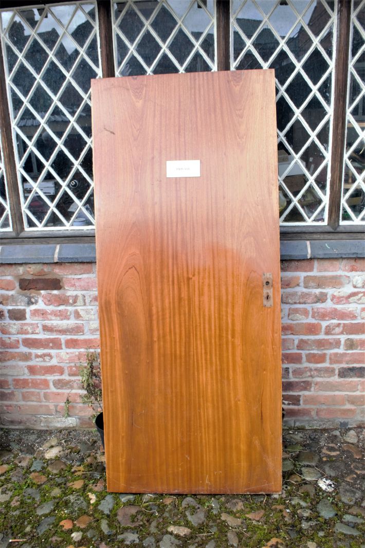 Explore our diverse range of large oak office doors with sapele reverse. Perfect for any office interior. Shop now and upgrade your space with a door sized 195cm x 84cm.