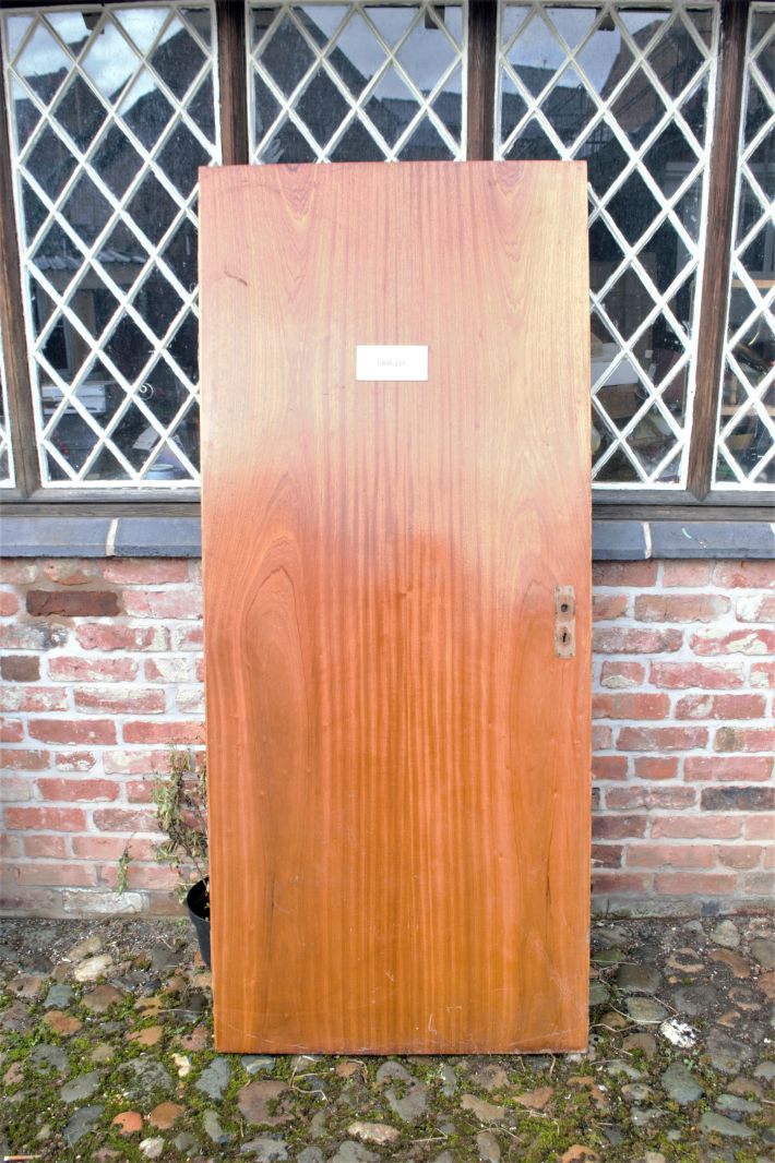 Explore our diverse range of large oak office doors with sapele reverse. Perfect for any office interior. Shop now and upgrade your space with a door sized 195cm x 84cm.