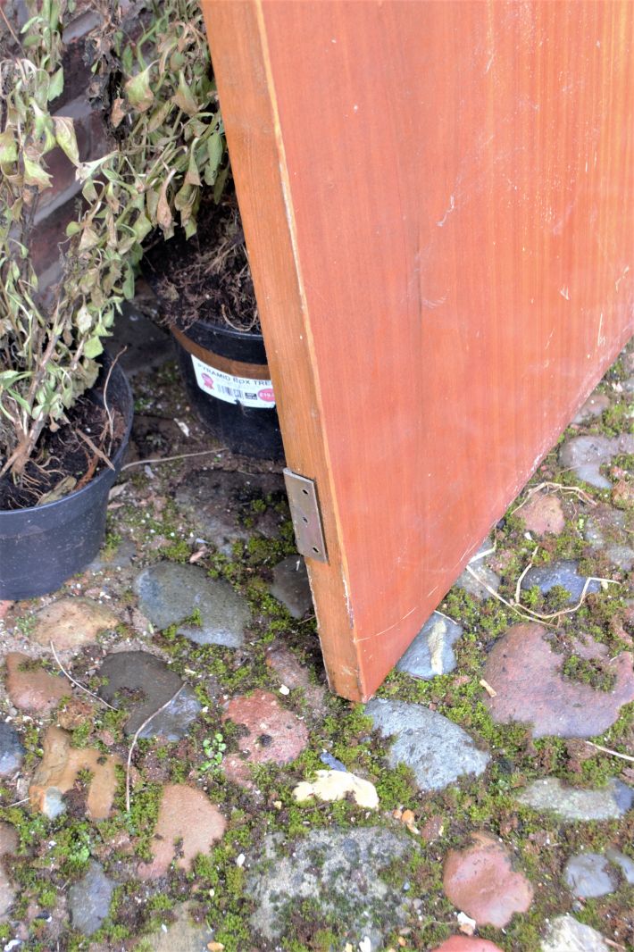 Explore our diverse range of large oak office doors with sapele reverse. Perfect for any office interior. Shop now and upgrade your space with a door sized 195cm x 84cm.