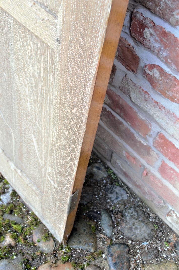 Explore our wide selection of large oak office doors with a stylish sapele reverse. Sized 197cm x 84cm. Shop now to enhance your office look.