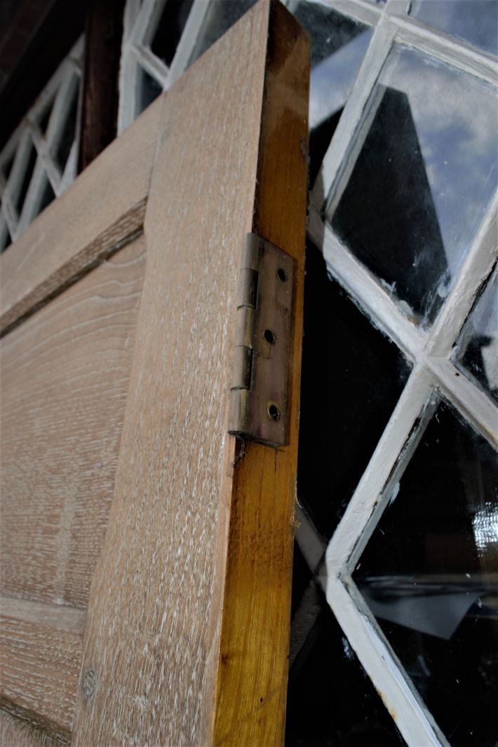 Explore our wide selection of large oak office doors with a stylish sapele reverse. Sized 197cm x 84cm. Shop now to enhance your office look.